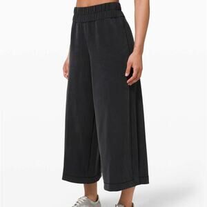 Lululemon Seek Softness Softstreme Mid Rise Crop Black Women's Size 10